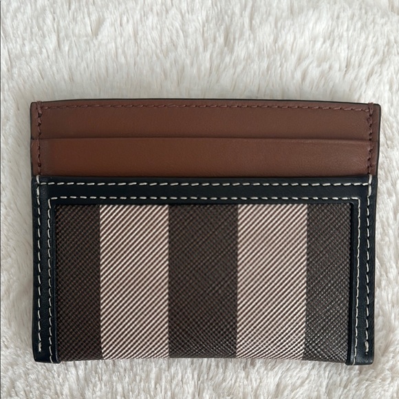 LIKE NEW Burberry Sandon Check Card case - Picture 3 of 7